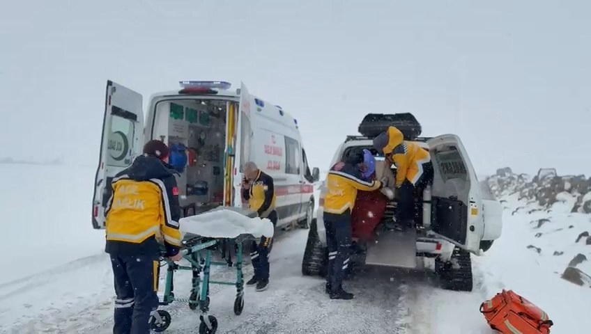 SANLIURFADA KAR NEDENIYLE YOLLARI KAPAN 1090360 323667