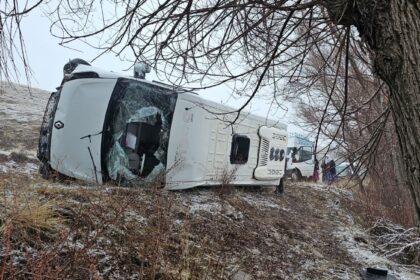 SIVASTA OGRENCI SERVISI DEVRILDI 15 YA 1077389 319680