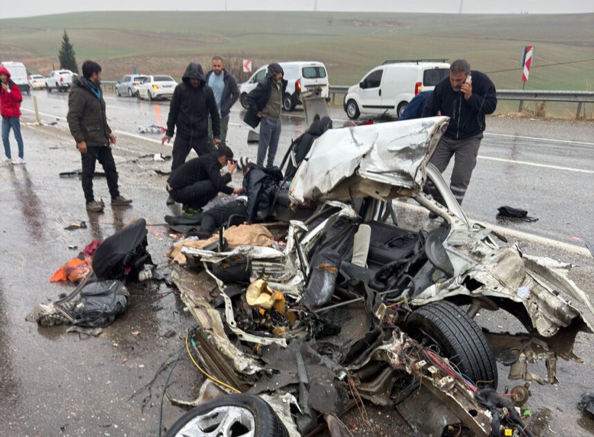 ADIYAMANDA YOLCU OTOBUSU ILE OTOMOBIL C 1111067 329796