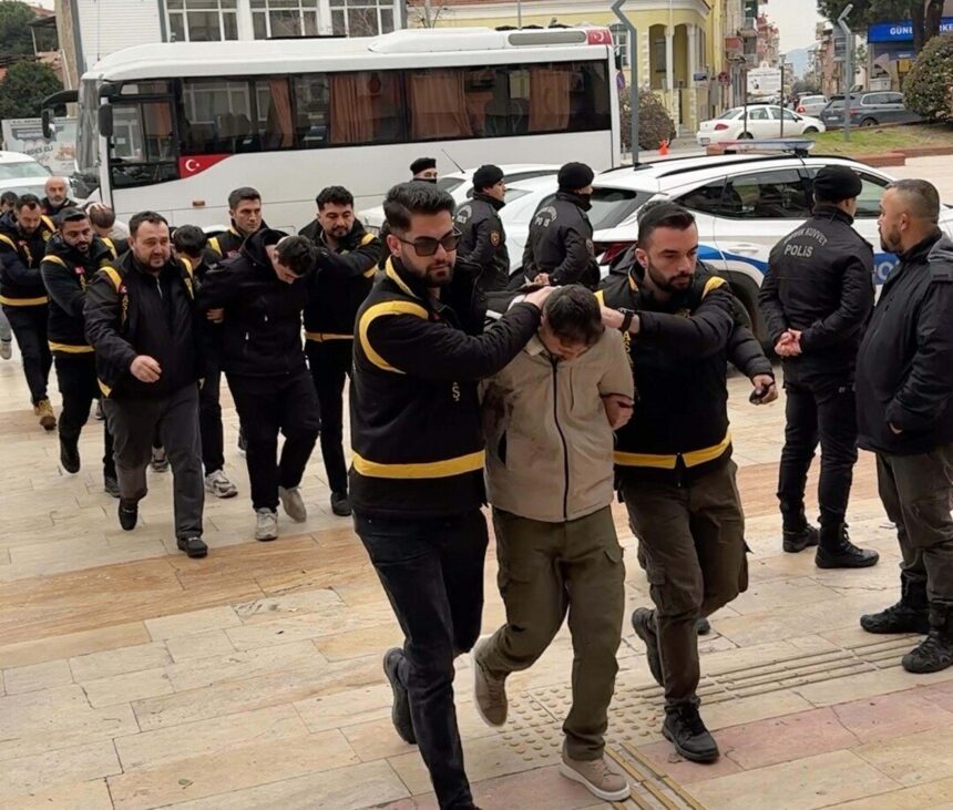 AKRABA PAZARCILARIN SILAHLI YER KAVGASIN 1127932 334812