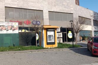 BANKA ARACINDA GOREVLI 2 PERSONELI ETKIS 1113590 330595