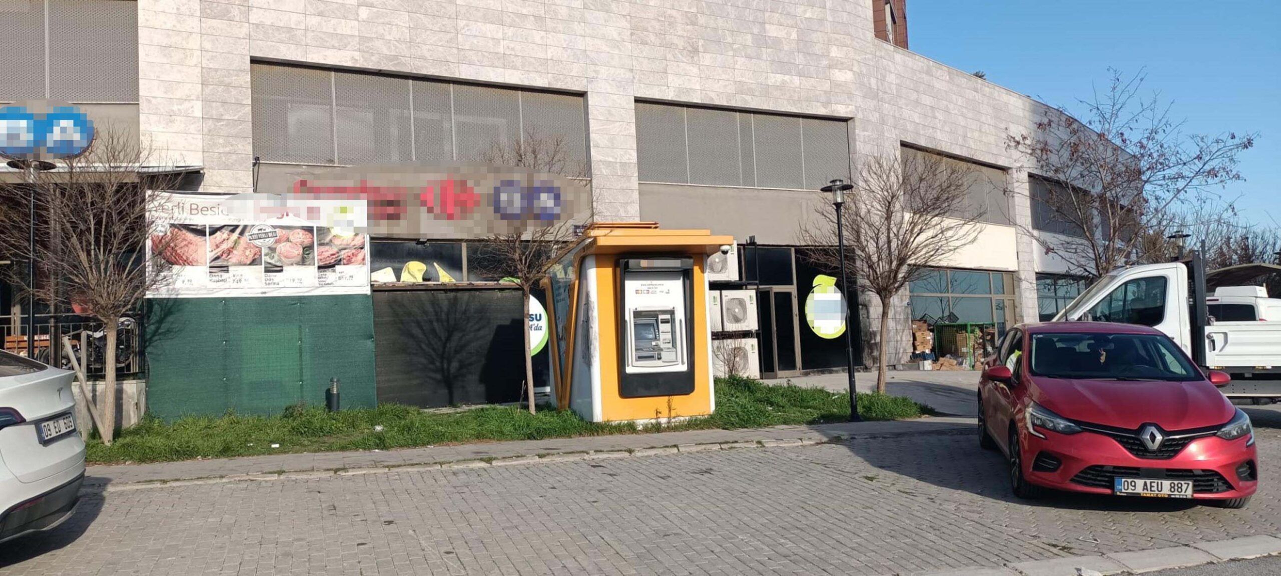 Banka aracında görevli 2 personeli etkisiz hale getirip 30 mil