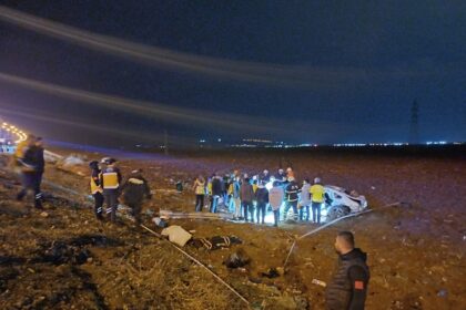 BATMANDA IKI OTOMOBIL CARPISTI 3 OLU 1112151 330120