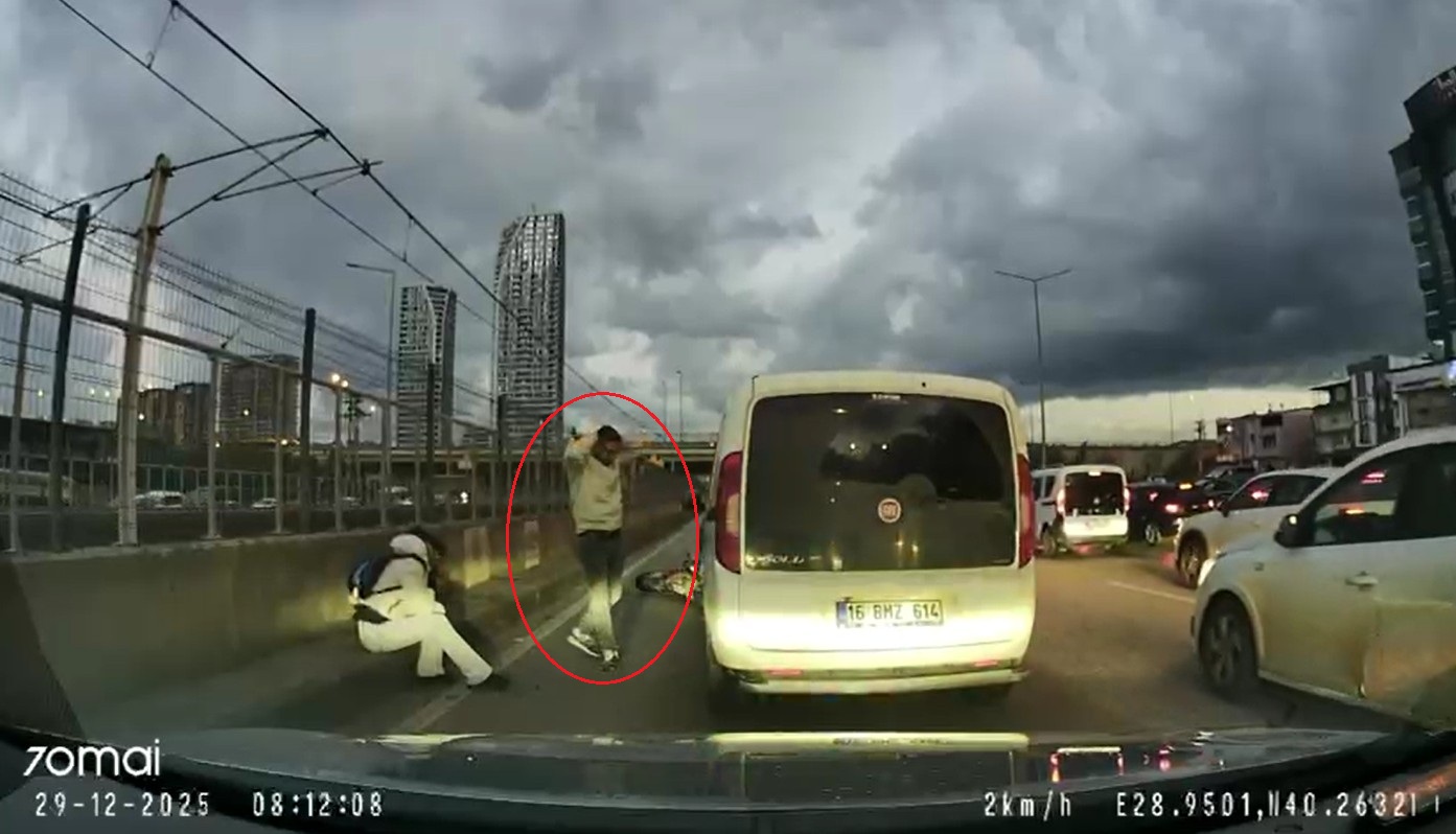 Çarptığı yaralı kadına yardım etmek yerine aracını kont