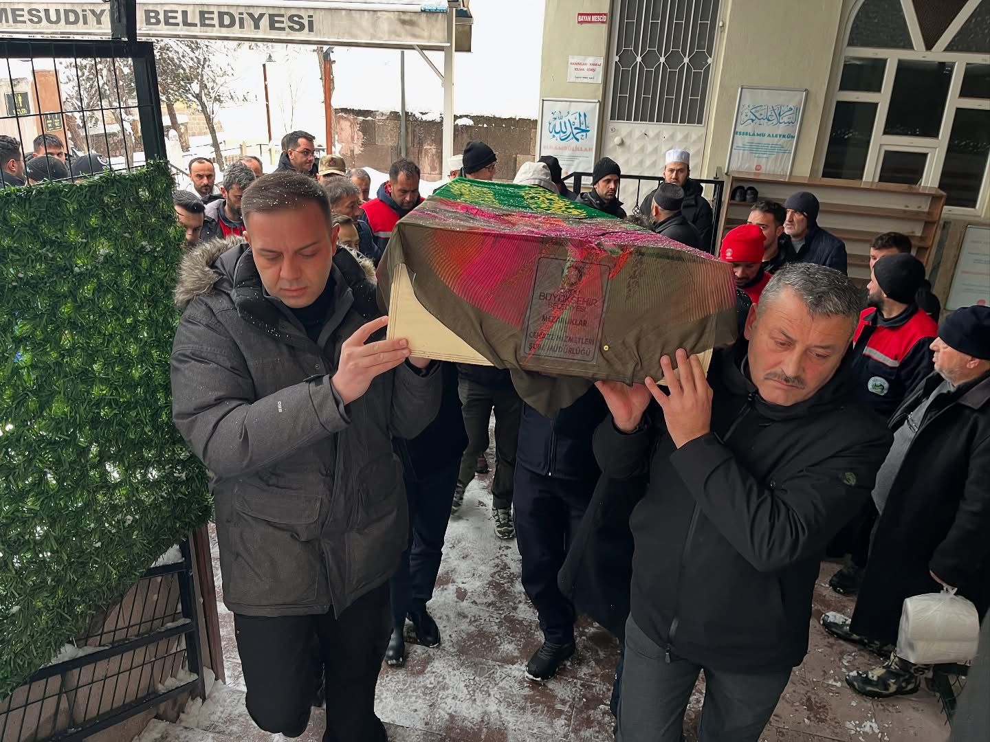 Damla'yı, ailesine ulaşılamayınca ilçe protokolü ve vatand