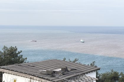 ERIYEN KAR SULARI NEDENIYLE DENIZIN RENG 1099095 326247