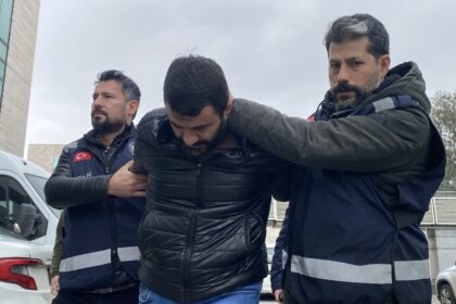 ESKI ESINI RAHATSIZ ETTIGINI ONE SURDUGU 1116702 331555