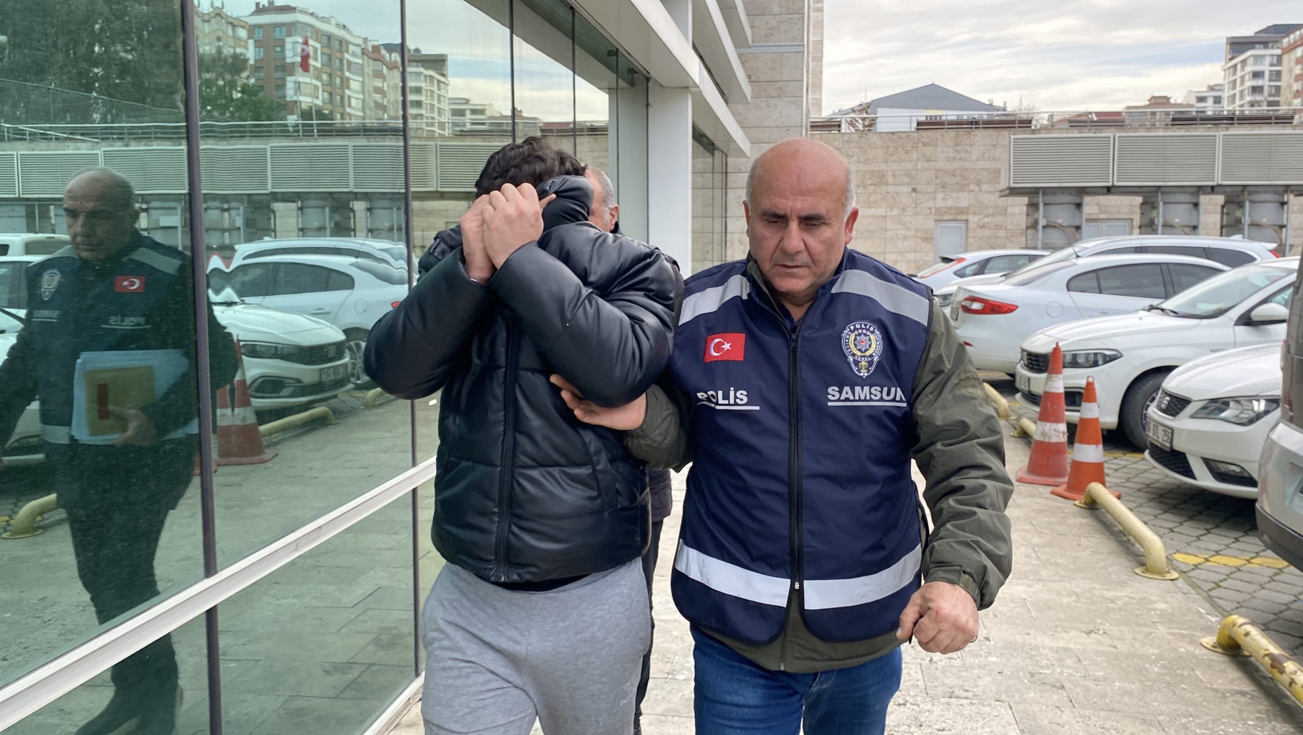 Eski kız arkadaşını darbettiği iddiasıyla gözaltına alı