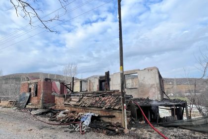 EVDE CIKAN YANGINDA KAYINVALIDE ILE GELI 1096519 325489