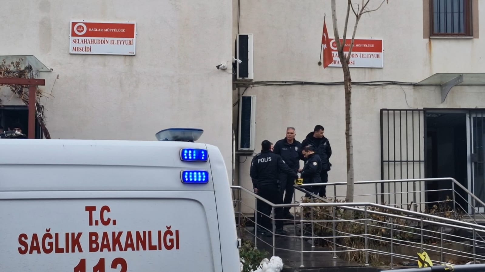 Husumetli olduğu 2 kişi tarafından pompalı tüfekle öldür.