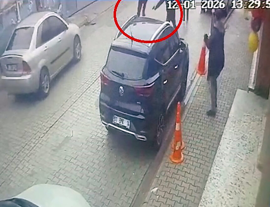 OGRETMENE SILAHLA SALDIRAN VELI HERKESI 1117194 331705