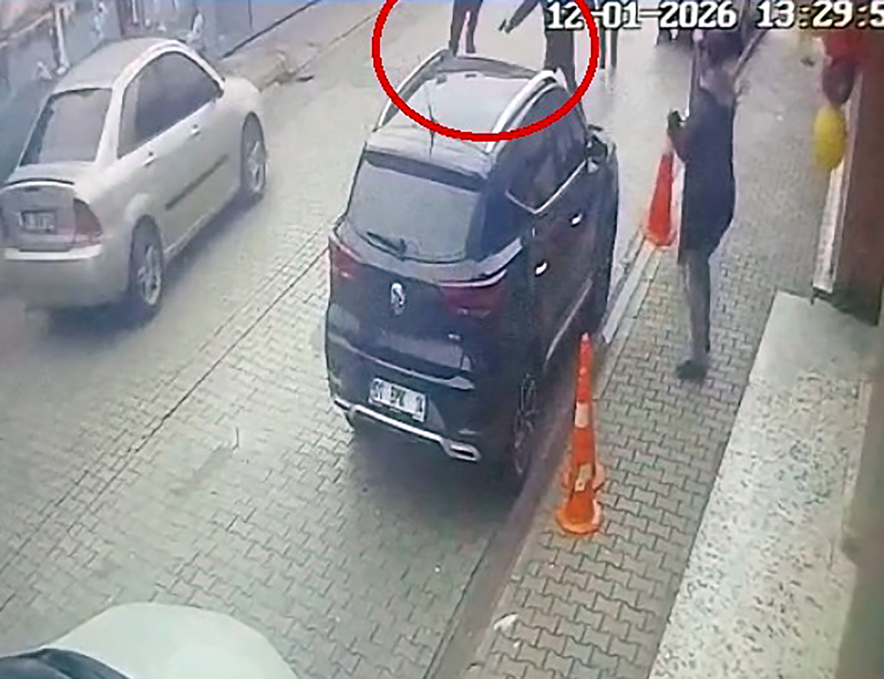 Öğretmene silahla saldıran veli: Herkesin çocuğu kendine k.