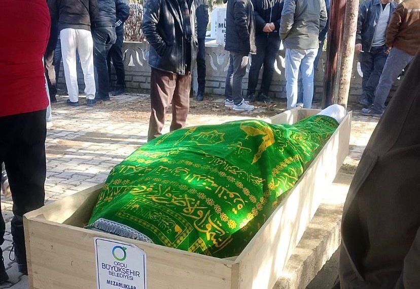 OTO TAMIR DUKKANINDA OLU BULUNAN 2 ARKAD 1122625 333147 e1768812648295