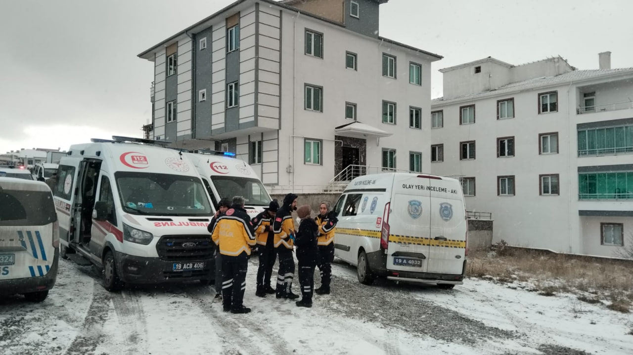 Oturdukları dairede başlarından vurulmuş cesetleri bulundu