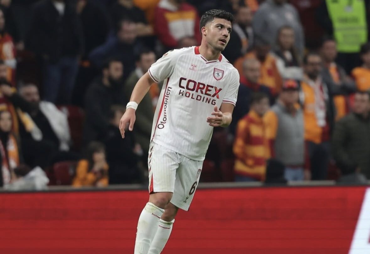 Samsunsporlu futbolcu Eyüp Aydın, trafik kazası geçirdi