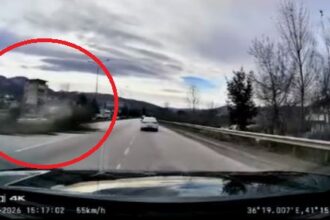 TAKLA ATIP KARSI YONE GECEN OTOMOBILIN 2 1109570 329384