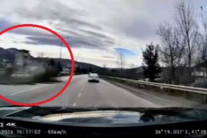 TAKLA ATIP KARSI YONE GECEN OTOMOBILIN 2 1109570 329384