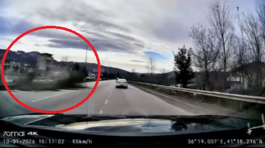 TAKLA ATIP KARSI YONE GECEN OTOMOBILIN 2 1109570 329384