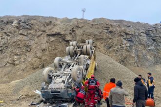 TAS OCAGI SAHASINDA DEVRILEN KAMYONUN SO 1115416 331122