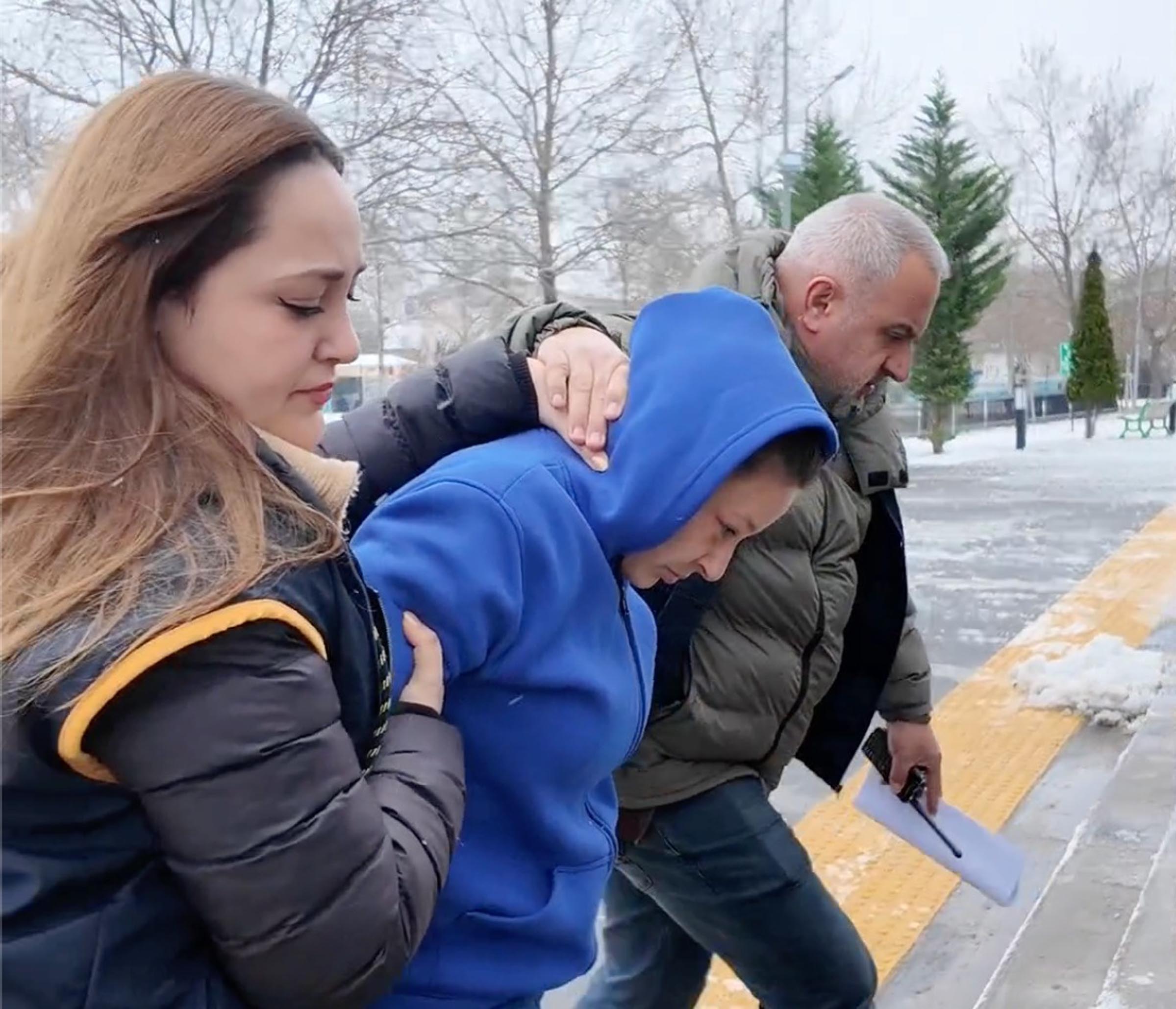 Teyzesini öldürüp, cesedini kolonya dökerek ateşe veren sa