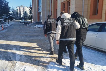 YASTIKTAN TAS KOKAIN CIKTI 1 TUTUKLAMA 1096308 325429