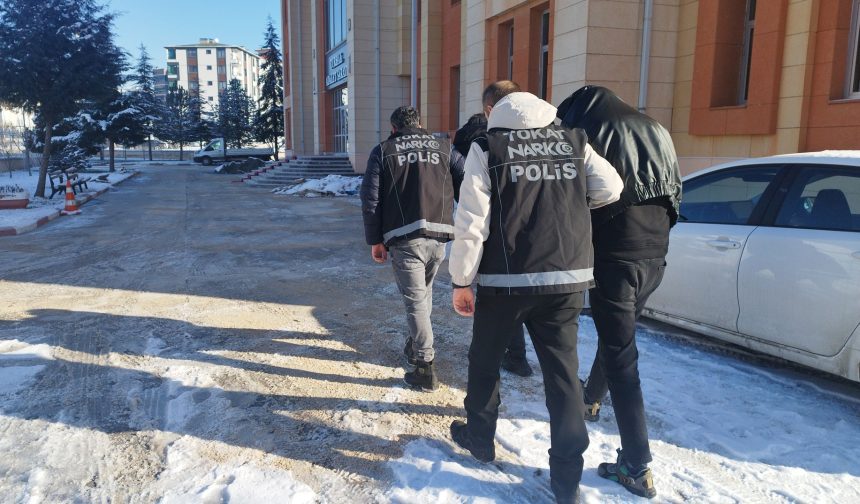 YASTIKTAN TAS KOKAIN CIKTI 1 TUTUKLAMA 1096308 325429