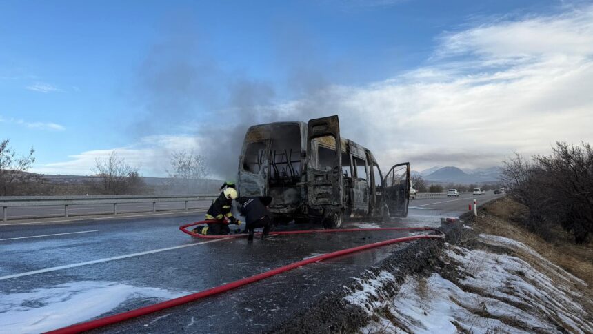 YOLCU TASIYAN MINIBUS ALEV TOPUNA DONDU 1135206 336987