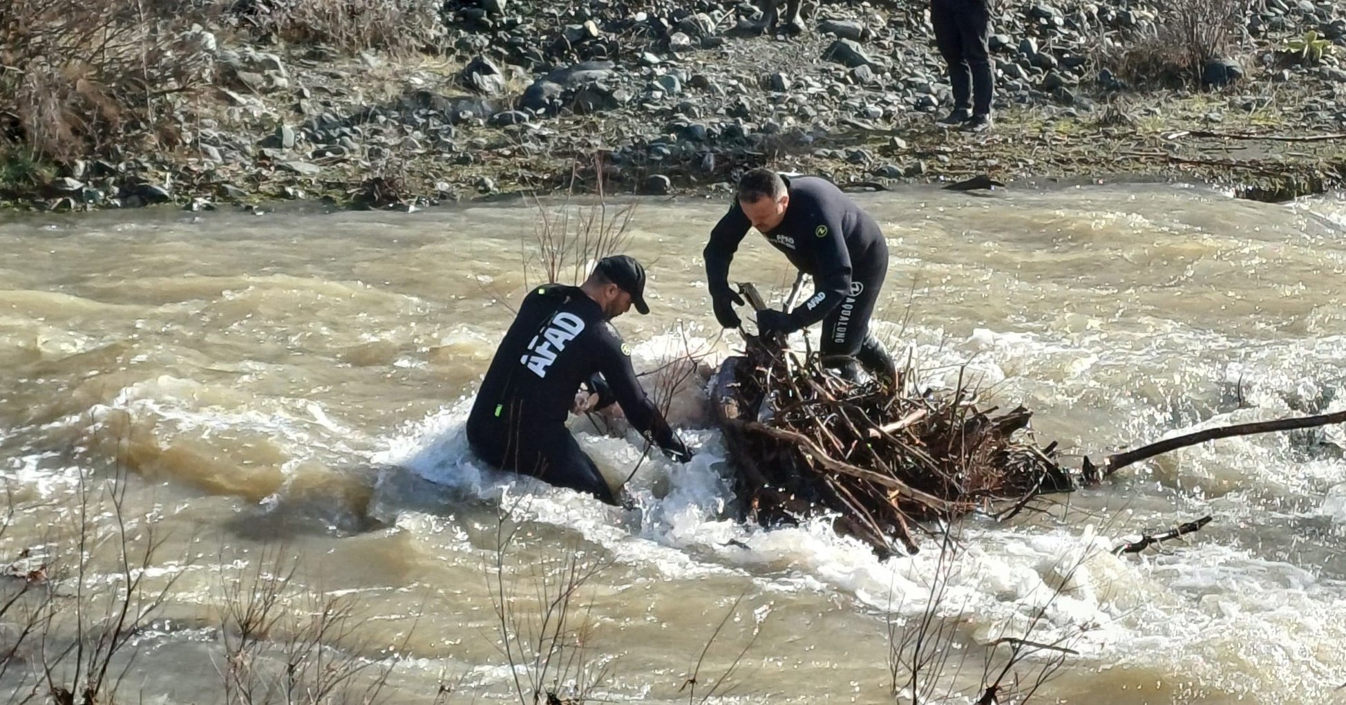 Tokat’ta kayıp olarak aranan Kezban Genç’in (62) derede cansız bedeni bulundu.