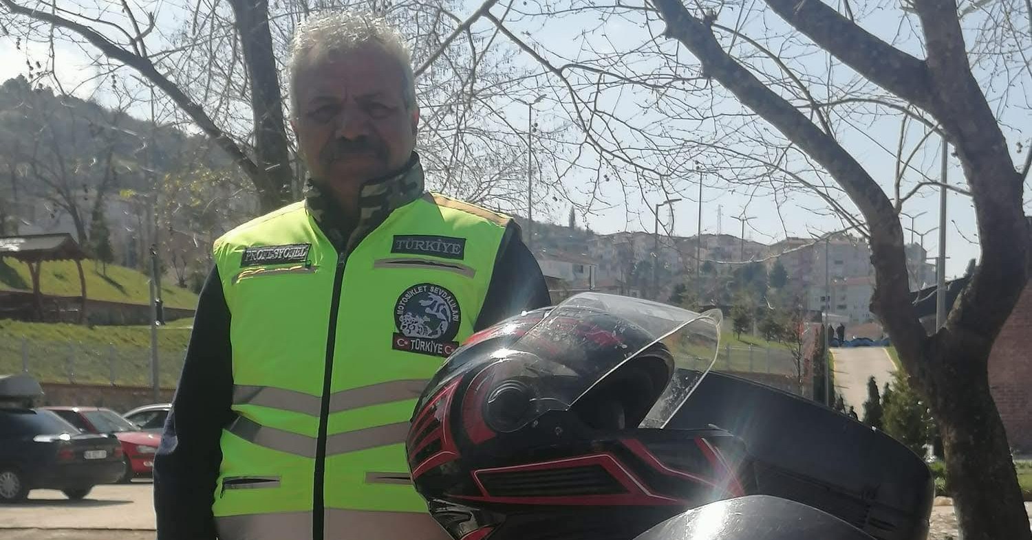 otomobile çarpan motosikletin sürücüsü Suat Yakar (59), (Fotoğrafta) hayatını kaybetti. Kaza, başka bir motosikletlinin kask kamerasına yansıdı.