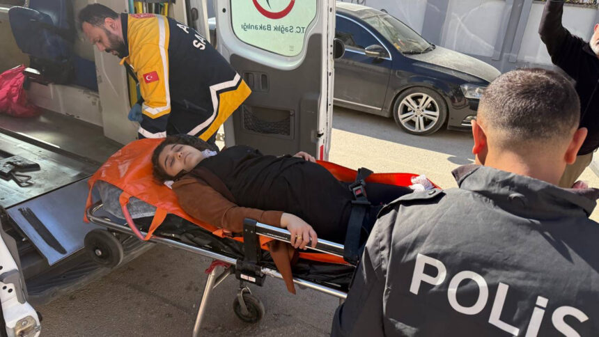 7 AYLIK HAMILE ESINI TABANCAYLA BACAKLAR 1148148 340984