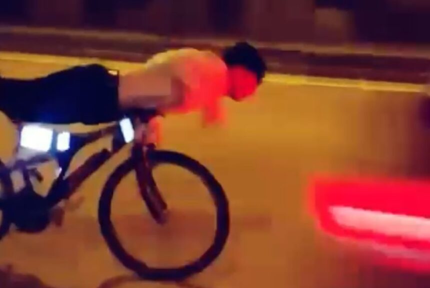 BARIS UZERINE UZANDIGI BISIKLET ILE OTO 1182488 351231 e1771917399996