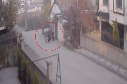 BEBEK ARABASINDAKI ALTINLARI CALAN SUPHE 1146139 340306