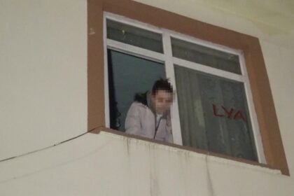 BIR EVDE ZORLA TUTULAN KADINI POLIS VE I 1152636 342295