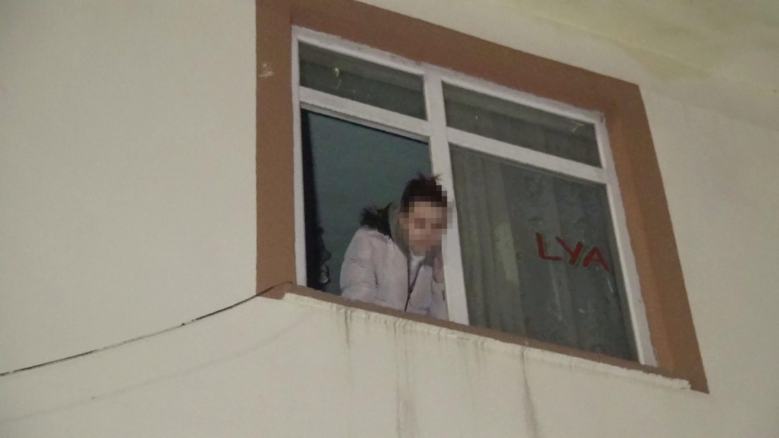 Bir evde zorla tutulan kadını polis ve itfaiye kurtardı