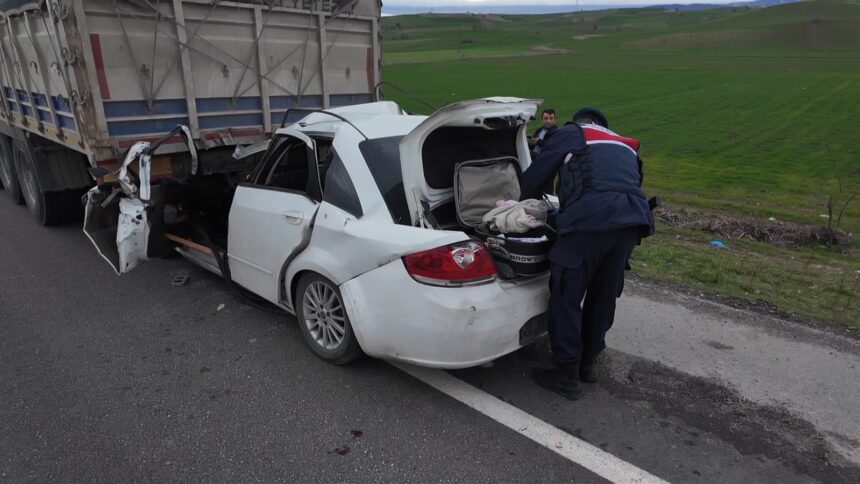 CENAZEYE GIDERKEN KAZA YAPTILAR 2 OLU 1165960 346359