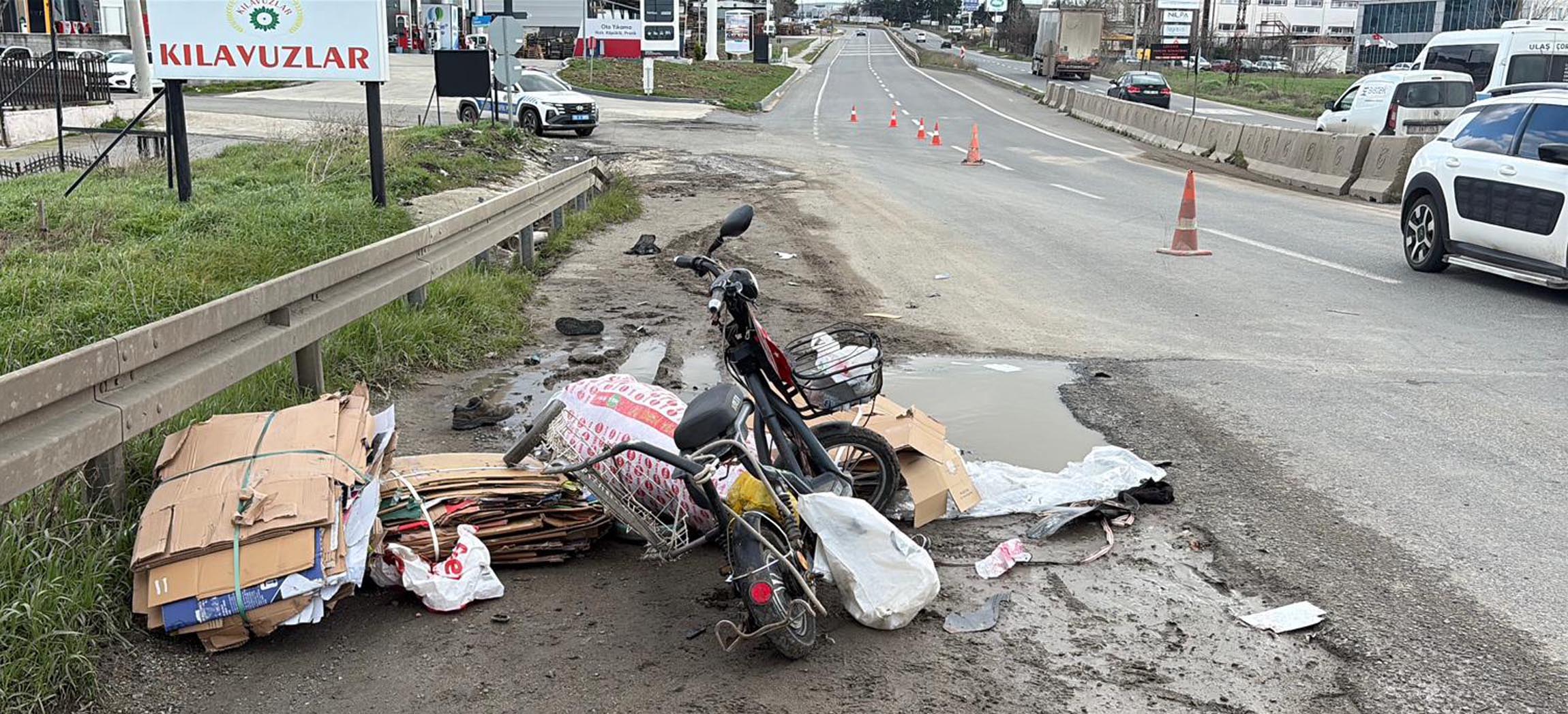 Ehliyetsiz sürücünün kullandığı otomobille çarpışan bi