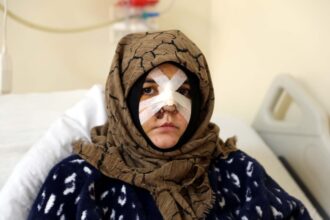 ESININ KALDIRIM TASI ILE DOVDUGU NAZLI 1146370 340386