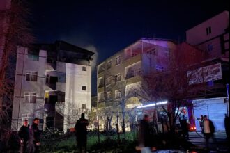 EVINDE CIKAN YANGINI SONDURMEK ISTERKEN 1184367 351875