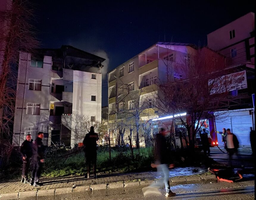 EVINDE CIKAN YANGINI SONDURMEK ISTERKEN 1184367 351875