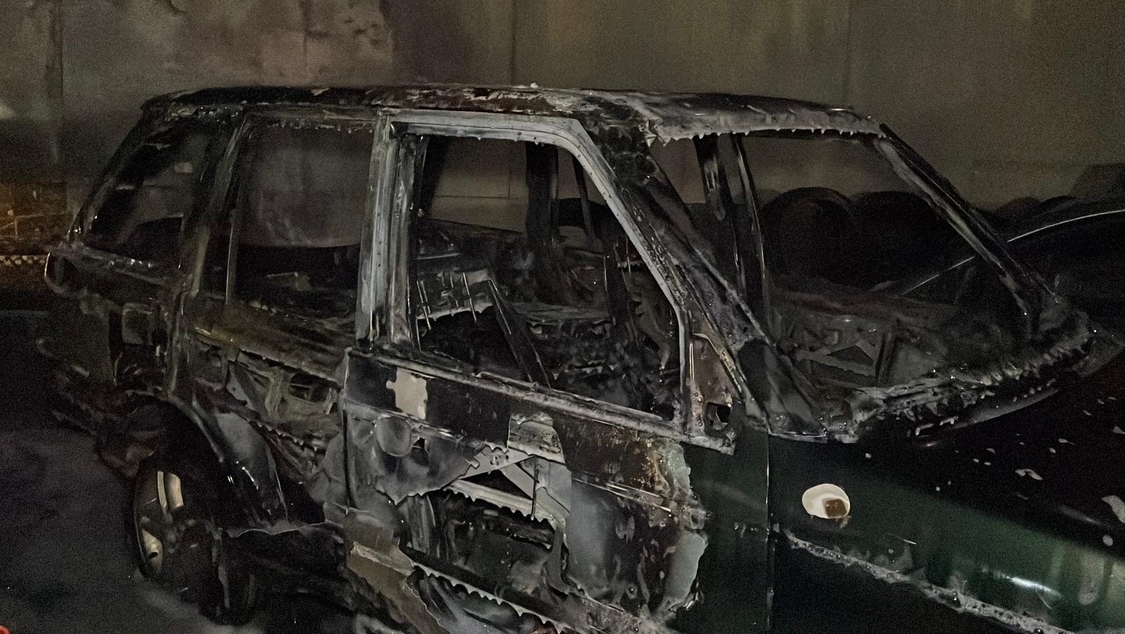 İstanbul - Maslak’ta ısınmak için ateş yaktı 5 araç dem