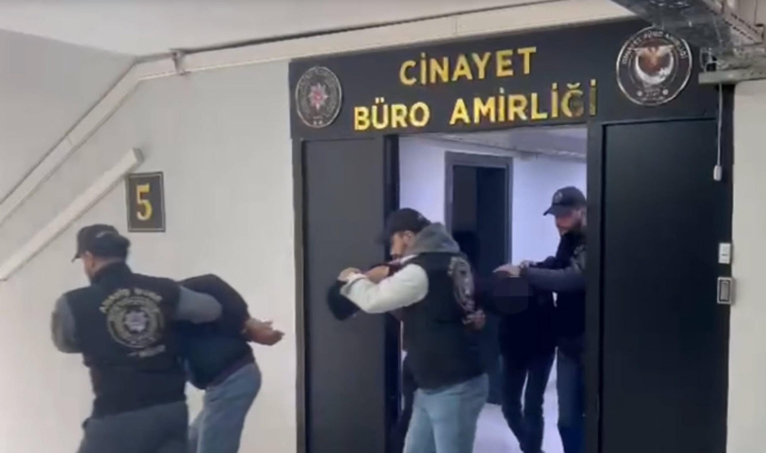 İzmir'deki bıçaklı cinayete ilişkin 4 tutuklama