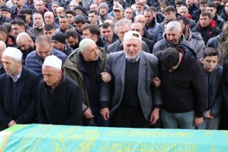 KAZADA 2 EVLADINI KAYBEDEN BABA SEN SAB 1157440 343671