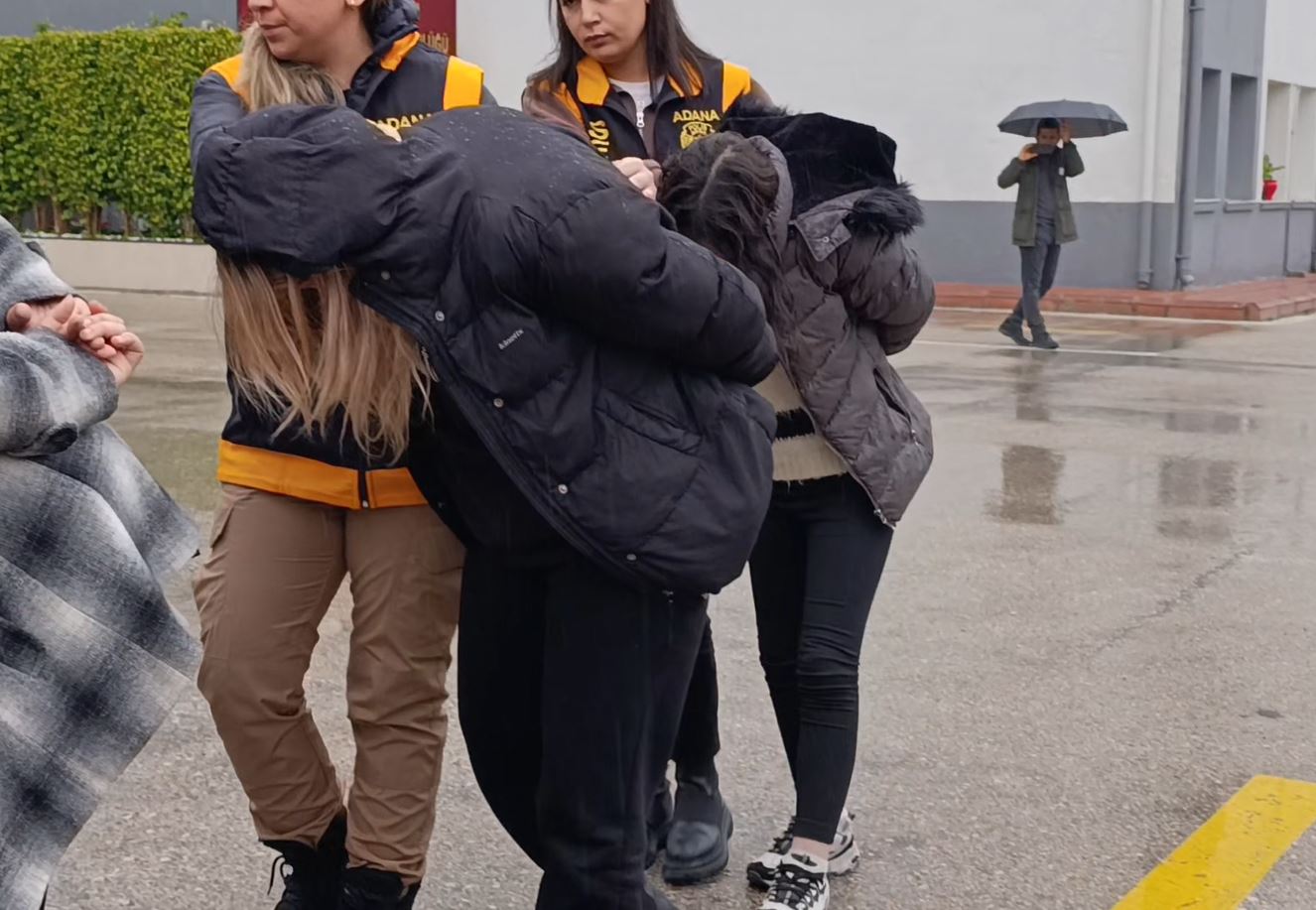 Kredi puanı yüksek kişilerin kimlik bilgilerini kopyalayıp 1