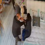 OGRETMENIN ESINI IS YERINDE DARBETTIGI A 1188623 353200 e1772194048567