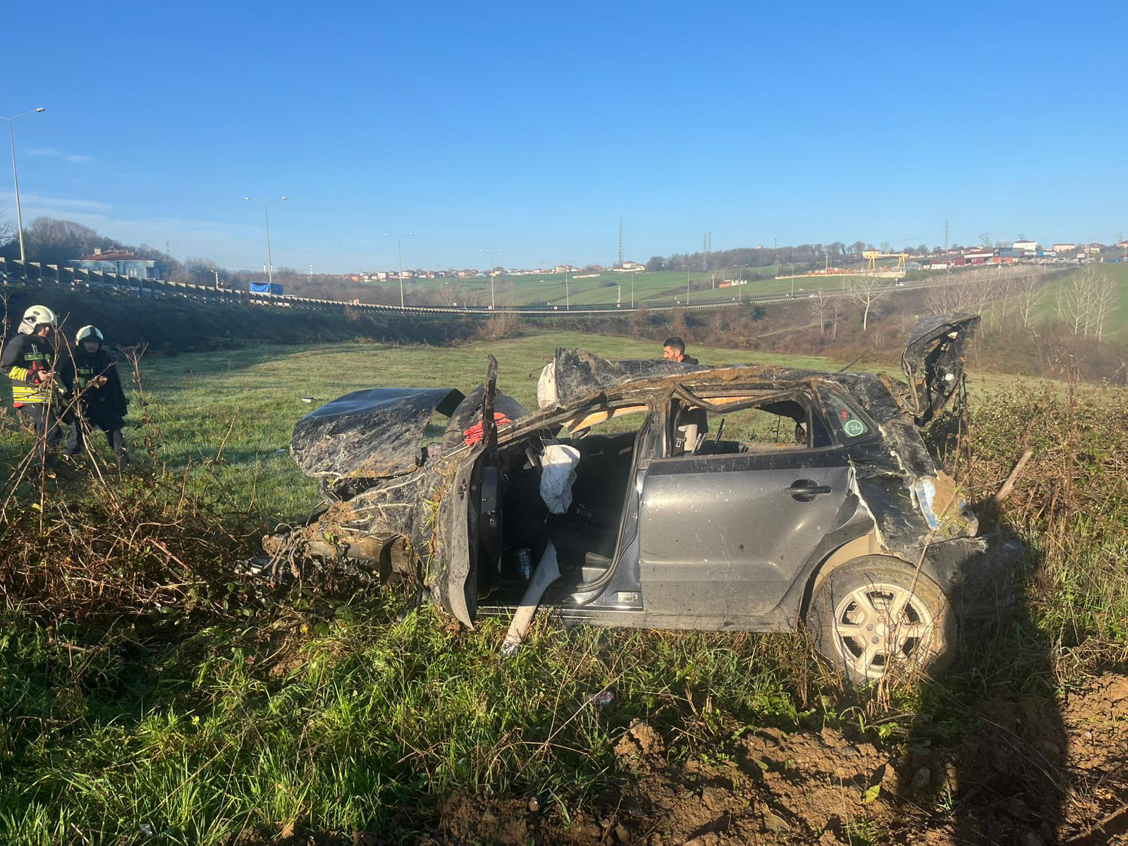 Otomobil tarlaya yuvarlandı: 1 ölü