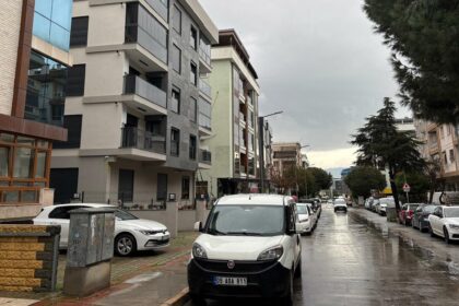 POLIS GIBI GIYINEN SUPHELI SOKAKTA TART 1160100 344492 scaled e1770727208885