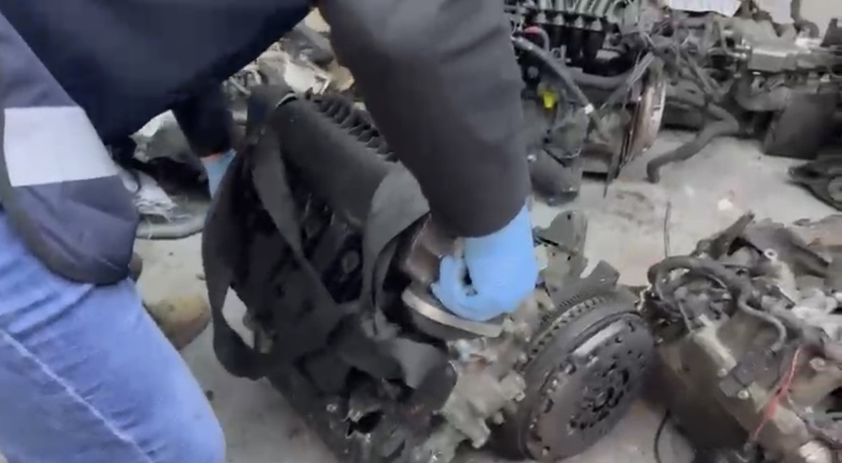 Samsun’da gümrük kaçağı 13 otomobil motoru ele geçirildi