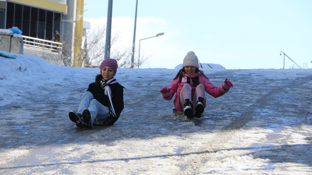 SAMSUNUN 4 ILCESINDE EGITIME KAR ENGE 1188534 353183