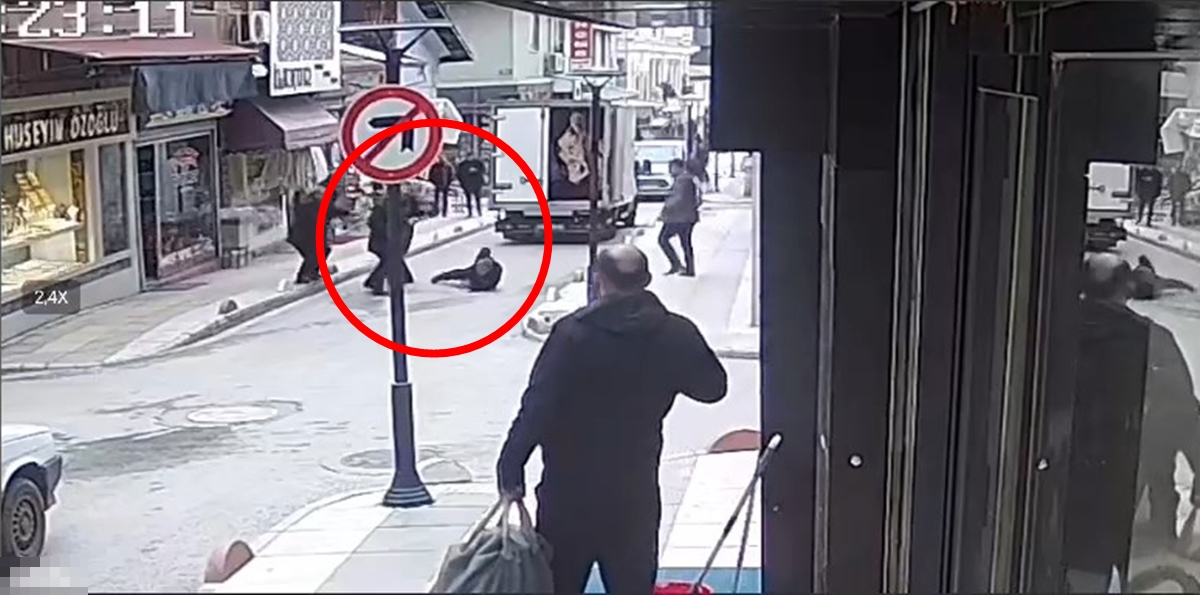 Tabanca ile vurup tekmeledi; o anlar kamerada