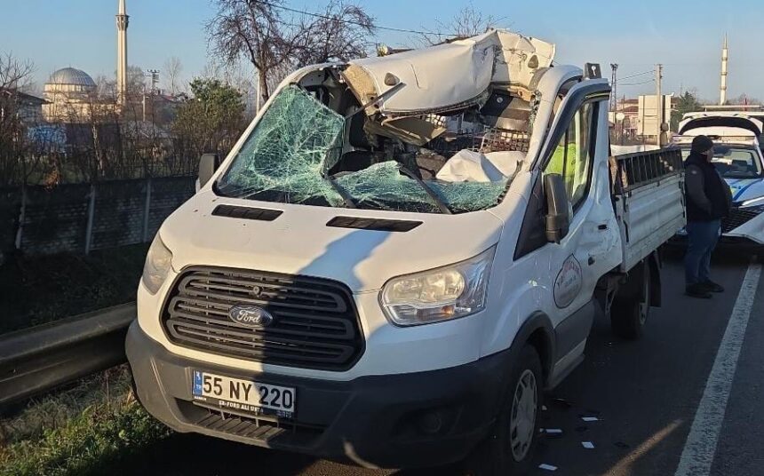 TIRDAKI BETON BLOKA KAMYONET CARPTI 1 1183480 351576 e1771934482308